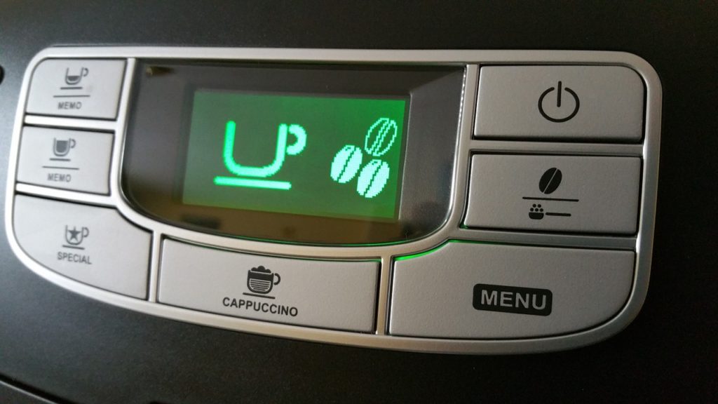 Display eines Kaffeevollautomaten (Quelle: Pixabay)