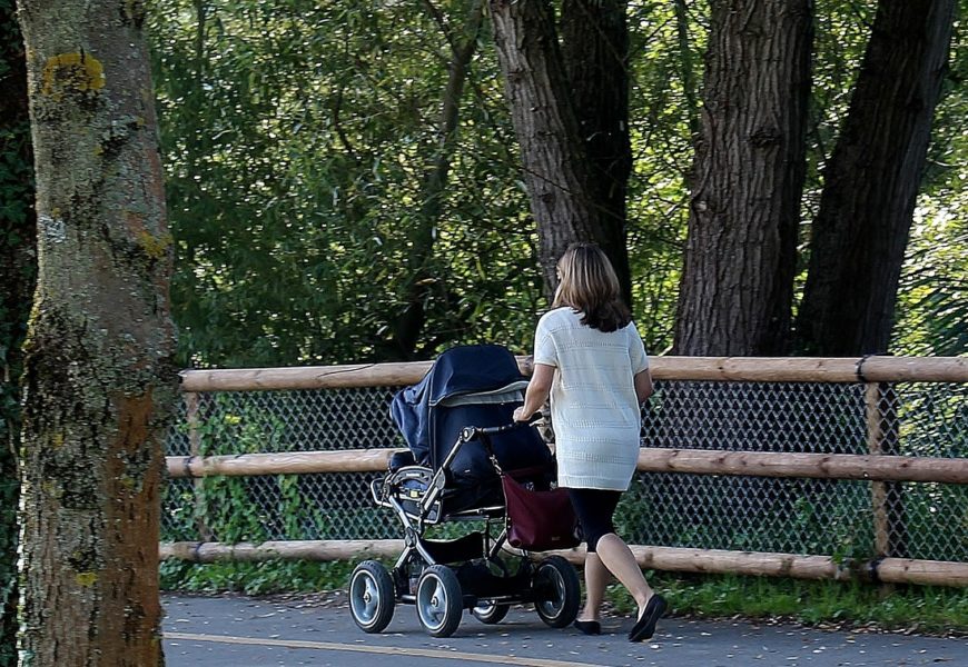 Pkw-Fahrer erfasst Fußgängergruppe – Drei Kinder verletzt