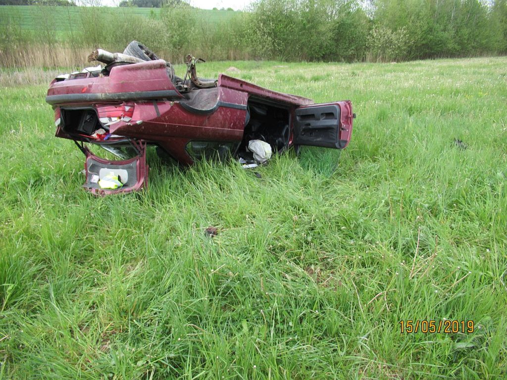 Verunfallter BMW zwischen Ehenfeld und Hirschau Foto: Polizei