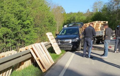 Kurzzeitige Vollsperrung der B14 nach Verkehrsunfall