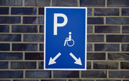 Behindertenparkplatz (Symbolbild Pixabay)