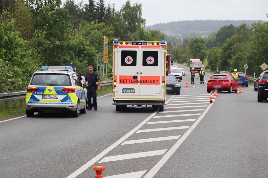 Schadenträchtiger Verkehrsunfall bei Pressath Foto: Jürgen Masching