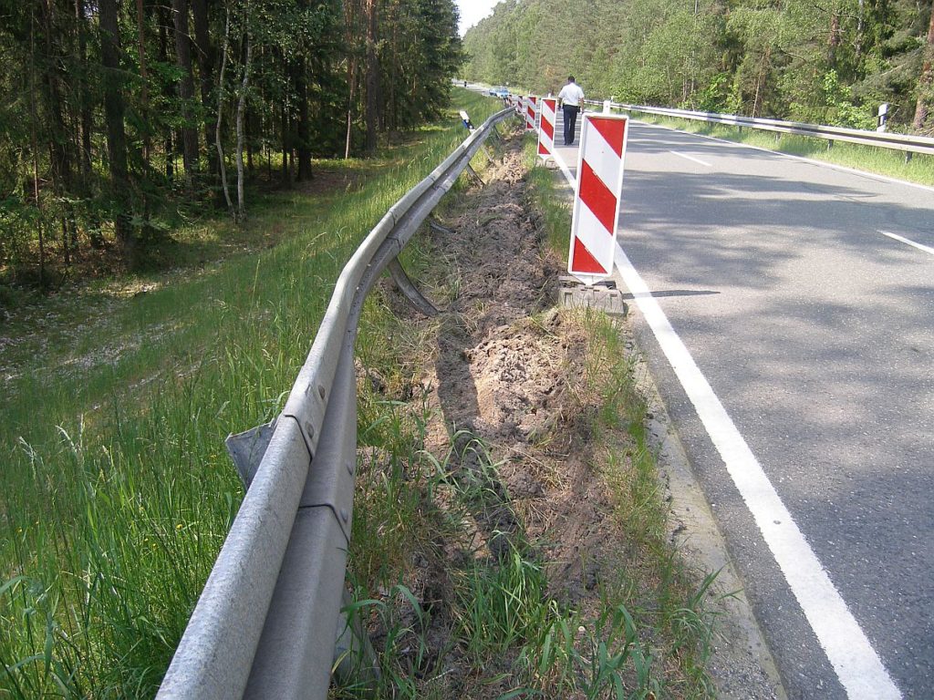 Beschädigte Leitplanke Foto: Polizei