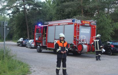 Holzkasten geht in Flammen auf