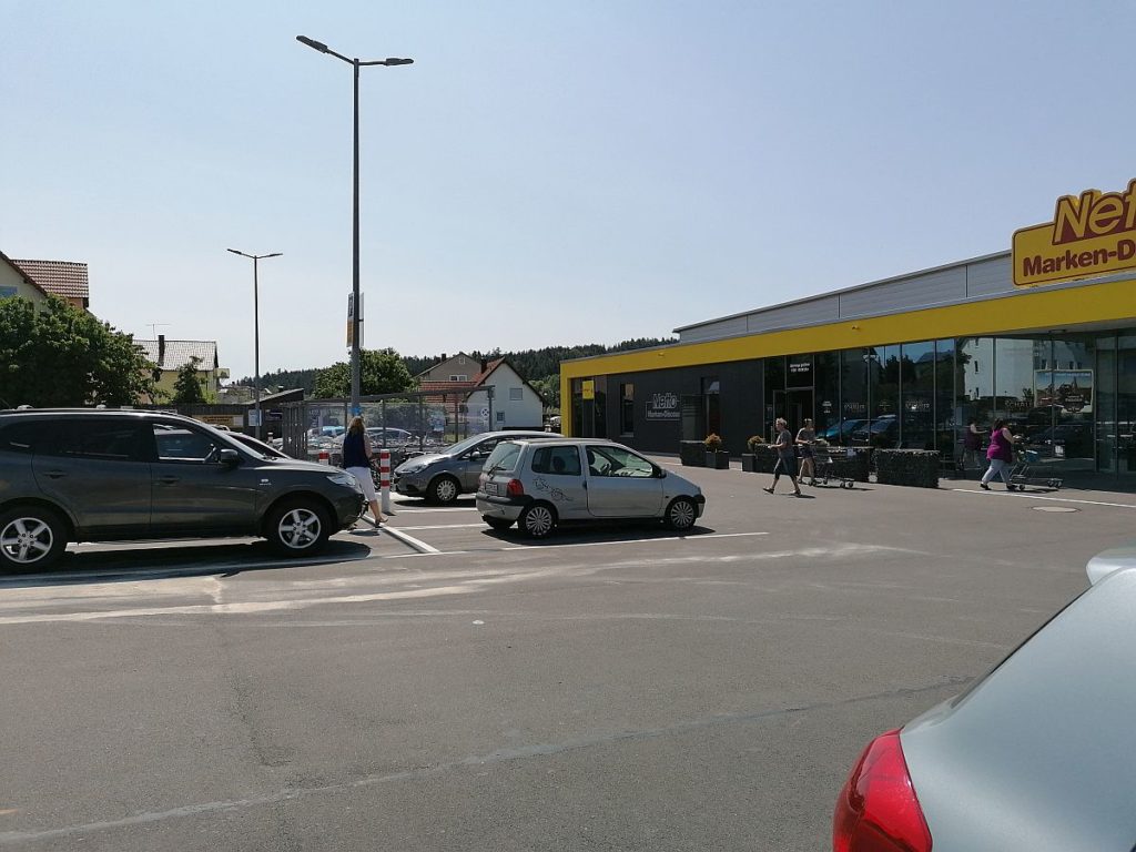 Symbolbild Supermarktparkplatz (C) Pressedienst Wagner