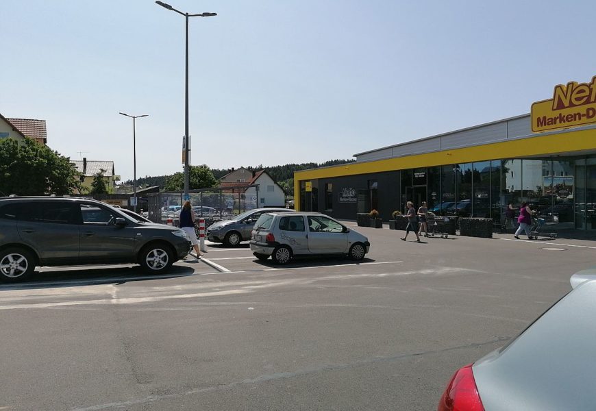 Fahrübungen auf Regensburger Supermarktparkplatz