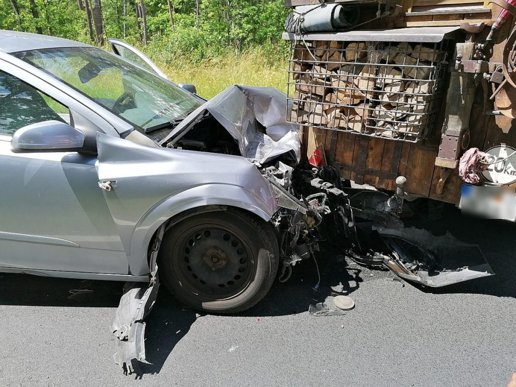 Schwerer Verkehrsunfall zwischen Amberg und Hirschau Foto: Pressedienst Wagner