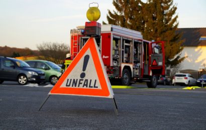 Von Straße abgekommen und verunfallt