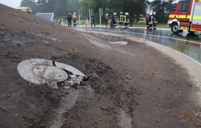 Unfall im Grafenwöhrer Kreiserkehr Foto: Pressedienst S&J Aktuell / Jürgen Masching