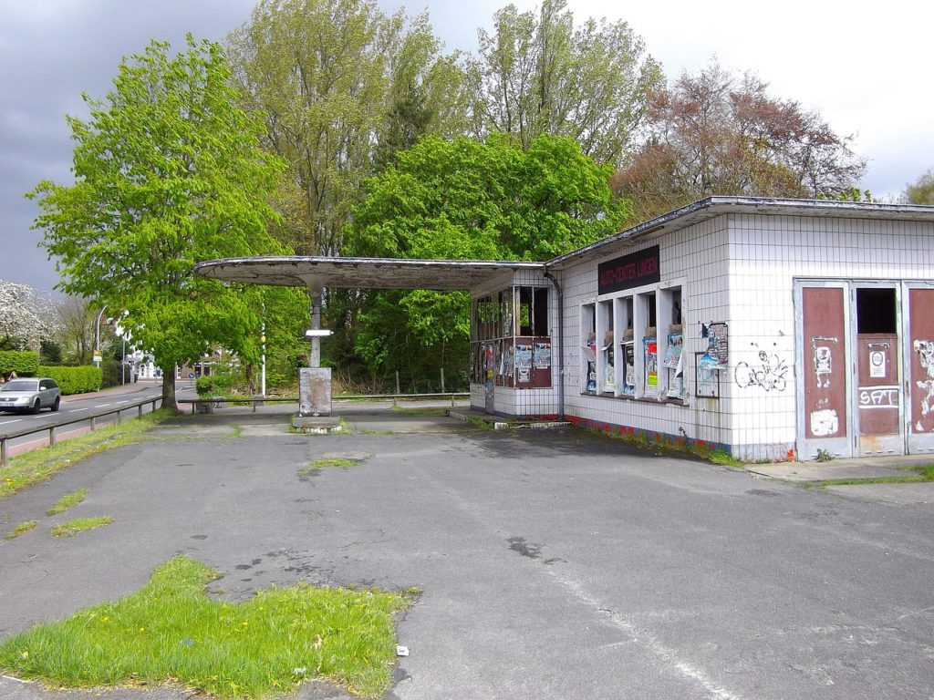 Symbolbild: Alte Tankstelle