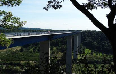 Verkehrsunfall auf der Sinzinger Autobahnbrücke führte zu zahlreichen Folgeunfällen