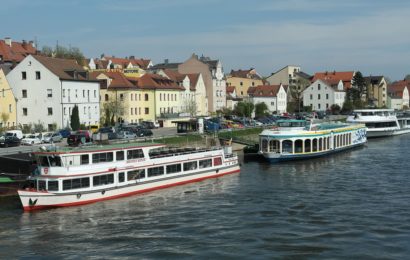 Rettungsring und Feuerlöscher von Fahrgastschiff in Regensburg entwendet