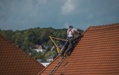 Betrüger steigen ihrem Opfer aufs Dach