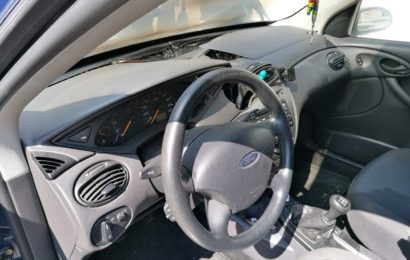 Der Schmorbrand zerstörte das Armaturenbrett des Ford Focus Foto: Pressedienst Wagner