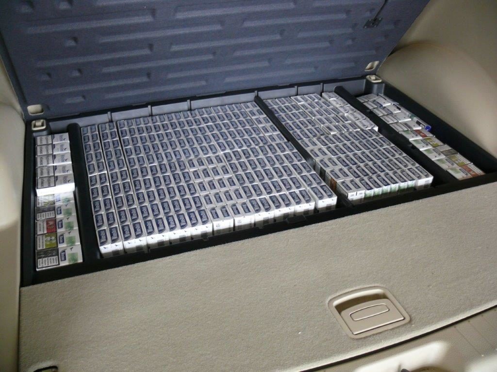 Bild (Bundeszollverwaltung): Schmuggelversteck im Kofferraum 
