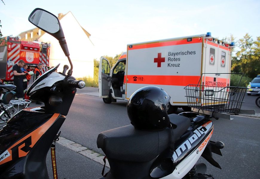 Autofahrerin übersieht Kleinkraftrad