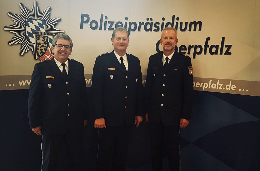 v.l.n.r.: LPD Robert Hausmann, EPHK Peter Gotteswinter, PVP Thomas Schöniger Foto: Polizei