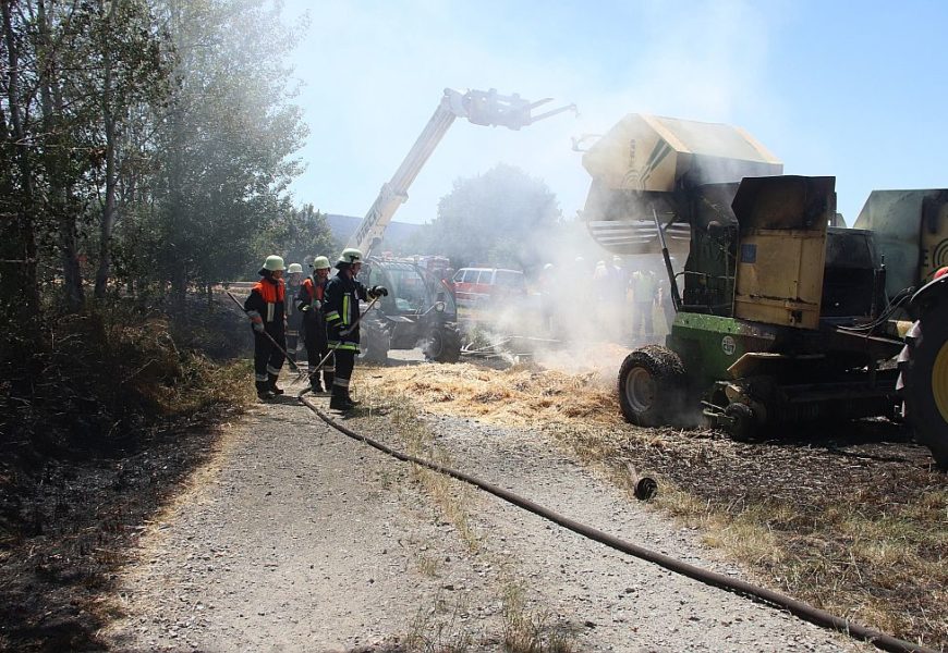 Brand einer Strohballenpresse