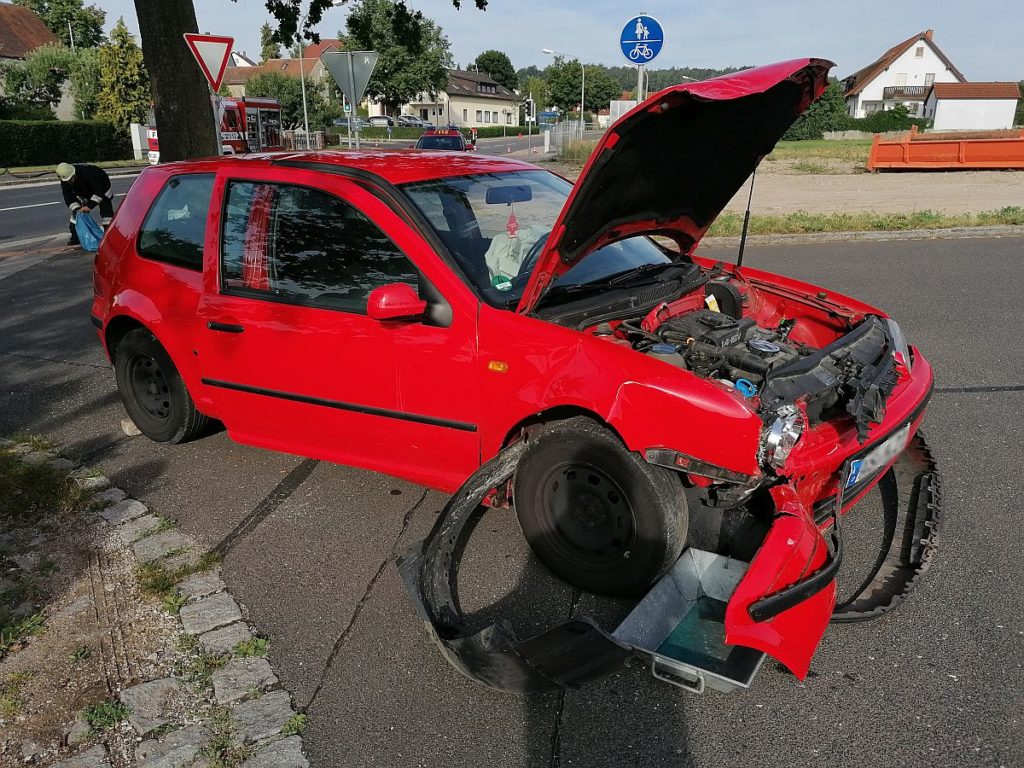 Verkehrsunfall in Poppenricht Foto: Pressedienst Wagner