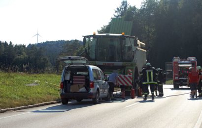 Der Mähdrescher verursachte einen Feuerwehreinsatz Foto: Pressedienst Wagner