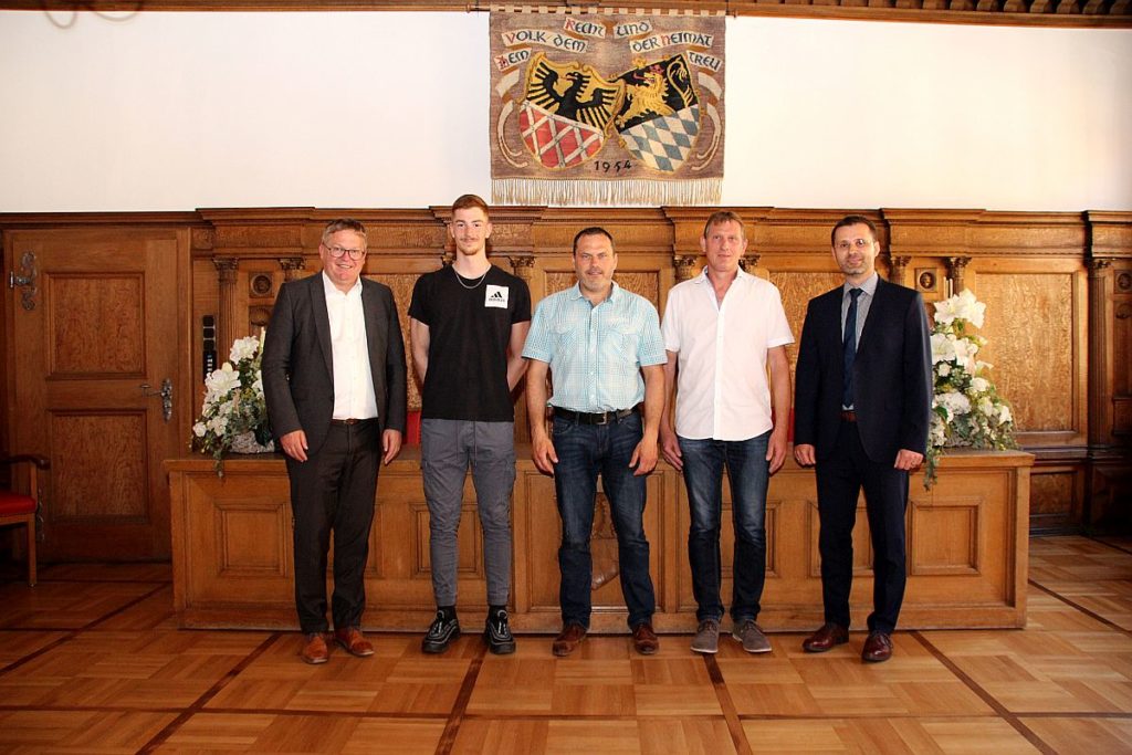 v.l.nr. Oberbürgermeister Cerny, Andreas Spitzner, Markus Donhauser, Markus Graf und Kriminaloberrat Gerhard Huf Foto: Florian Beck