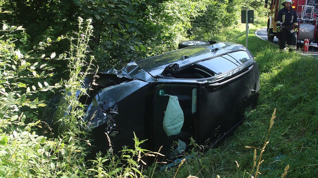 Verunfallter Skoda zwischen Etsdorf und Paulsdorf Foto: Pressedienst Wagner