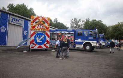 Herrmann übergibt 64 Fahrzeuge des Katastrophenschutzes an Einsatzorganisationen