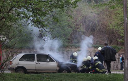 Pkw gerät in Brand