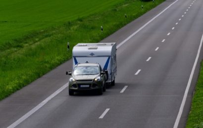 Wohnwagen ohne Zulassung unter Drogeneinwirkung im öffentlichen Straßenverkehr geführt