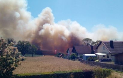 Brand Heupresse und Feld in Neunburg
