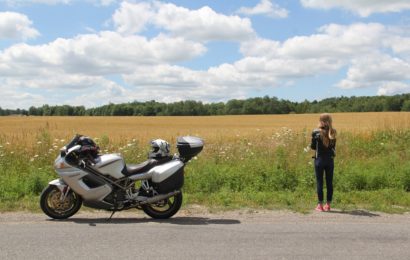 Symbolbild: Motorrad mit Koffern