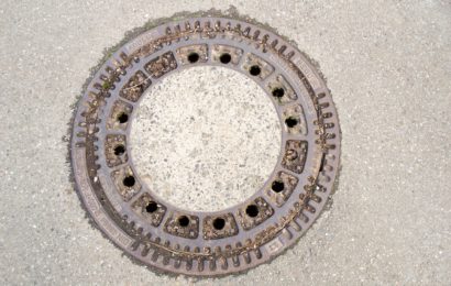 Kanaldeckel in Waldmünchen ausgehoben