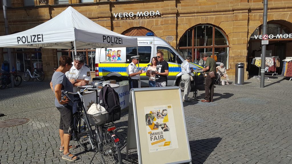 Infostand der Polizeiinspektion Amberg Foto: Polizei