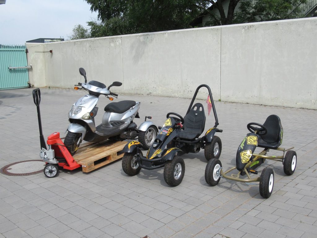 Ein Teil  der sichergestellten Fahrzeuge Foto: Polizei