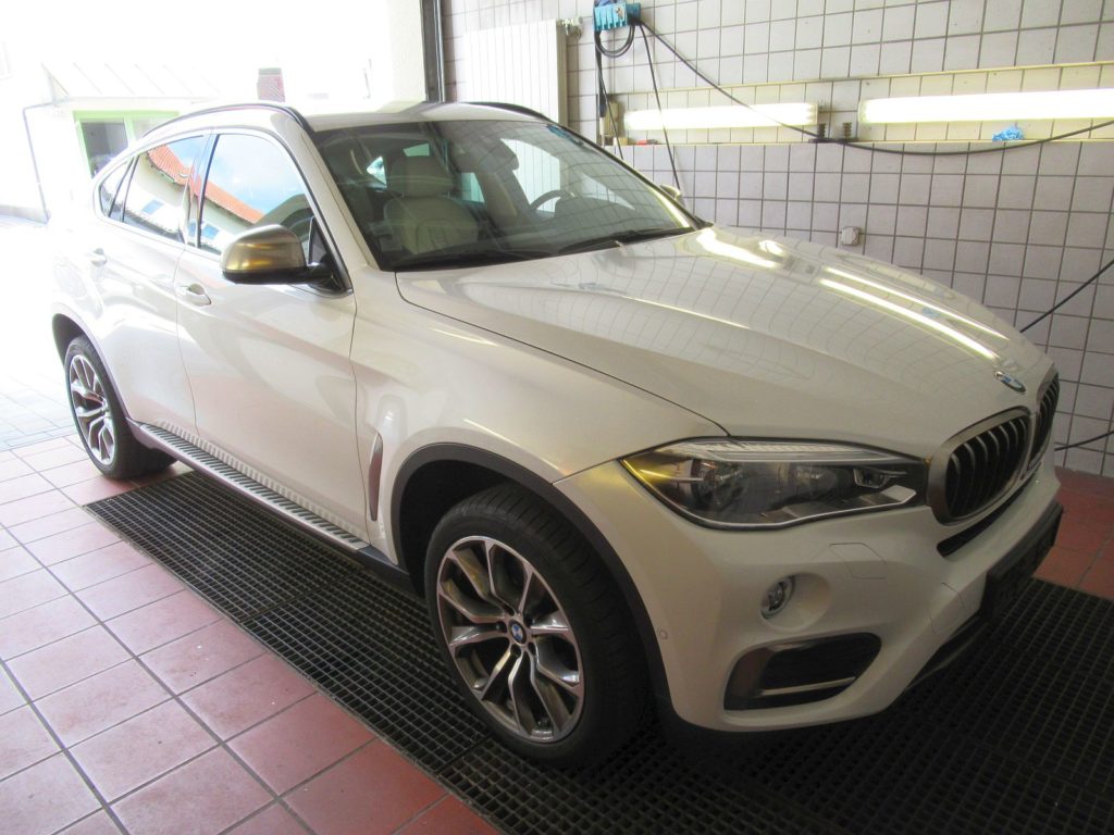 Der in Luxemburg gestohlene BMW X6 wurde in Waidhaus sichergestellt Foto: Polizei