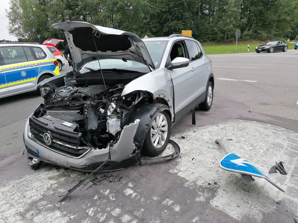 Verkehrsunfall an der Kreuzung St2164/AS1 Foto: Pressedienst Wagner