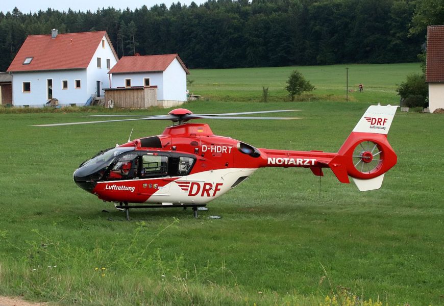 Schwerer Verkehrsunfall zwischen Pkw und Motorrad