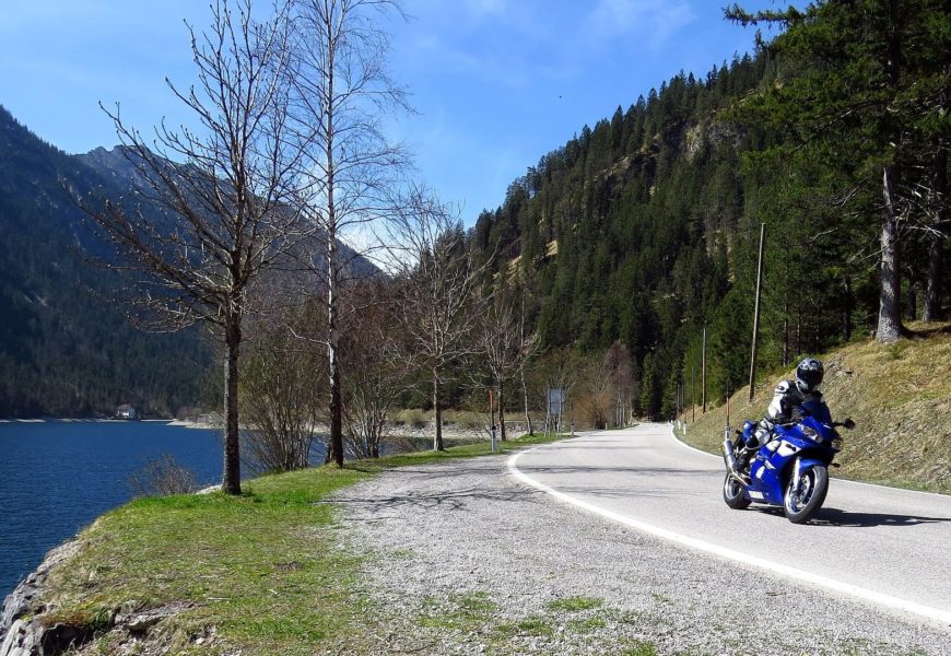 Verkehrsunfall mit verletztem Motorradfahrer