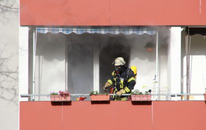 Brand eines Mehrfamilienhauses