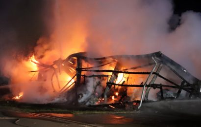Brand einer Lagerhalle in Parkstein Foto: Jürgen Masching