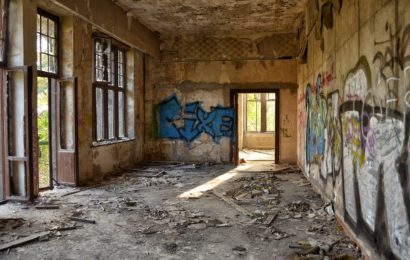 Nächtliche Erkundungstour durch ein leerstehendes Abbruchhaus