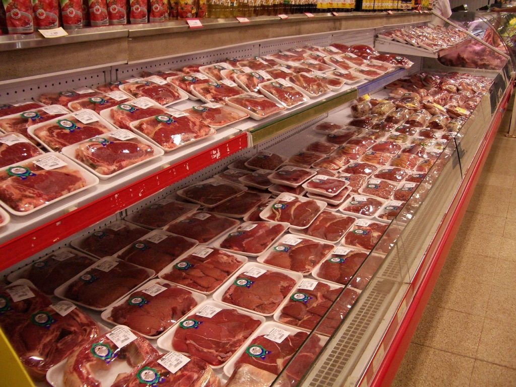 Symbolbild: Fleischtheke im Supermarkt