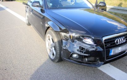 Verkehrsunfall auf der A6 wegen geplatzten Reifens