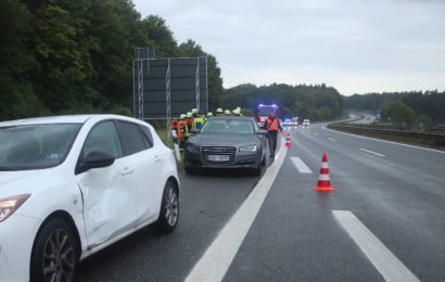 Auffahrunfall mit 3 Beteiligten Fahrzeugen auf der A3 in Regensburg