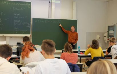 Mathematik-Brückenkurs: Erstsemester machen sich fit in Mathe