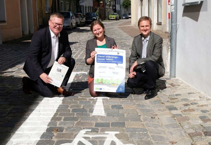 OB  Michael Cerny gibt die Lange Gasse in Gegenrichtung für den Radverkehr  frei