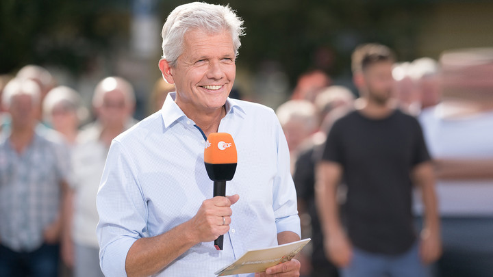 Ralph Schumacher begrüßt zum ZDF-"Landerspiegel" live aus Gera. Copyright: Ronald Bonss