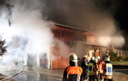 Hoher Sachschaden nach Scheunenbrand – Kriminalpolizei ermittelt