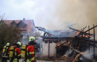 Brand einer landwirtschaftlichen Halle in Weiden