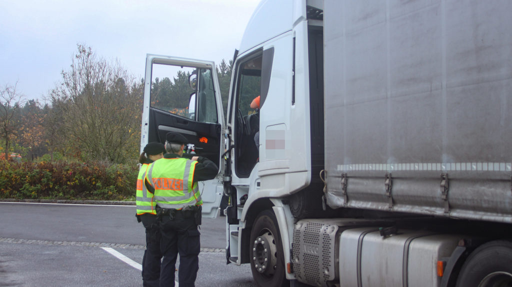 Symbolbild: LKW-Kontrolle Foto: Pressedienst Wagner